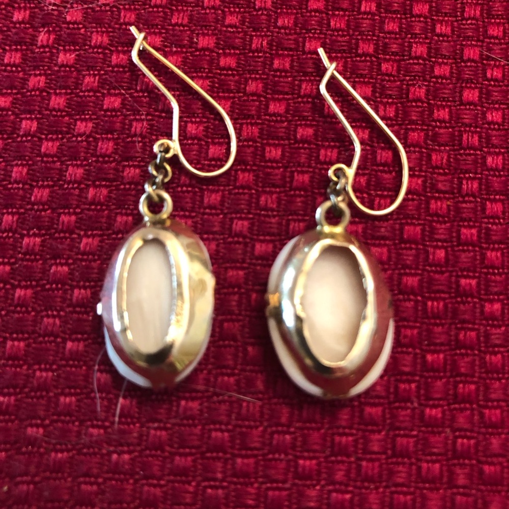 Antique White Cameos very similar but not identical,14k setting. - Picture 2 of 5